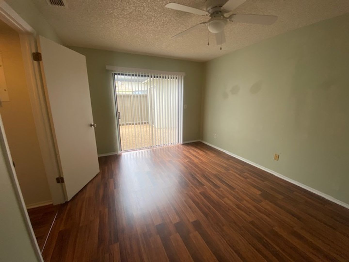 2 bedroom plus den 2 bathroom – photo 5