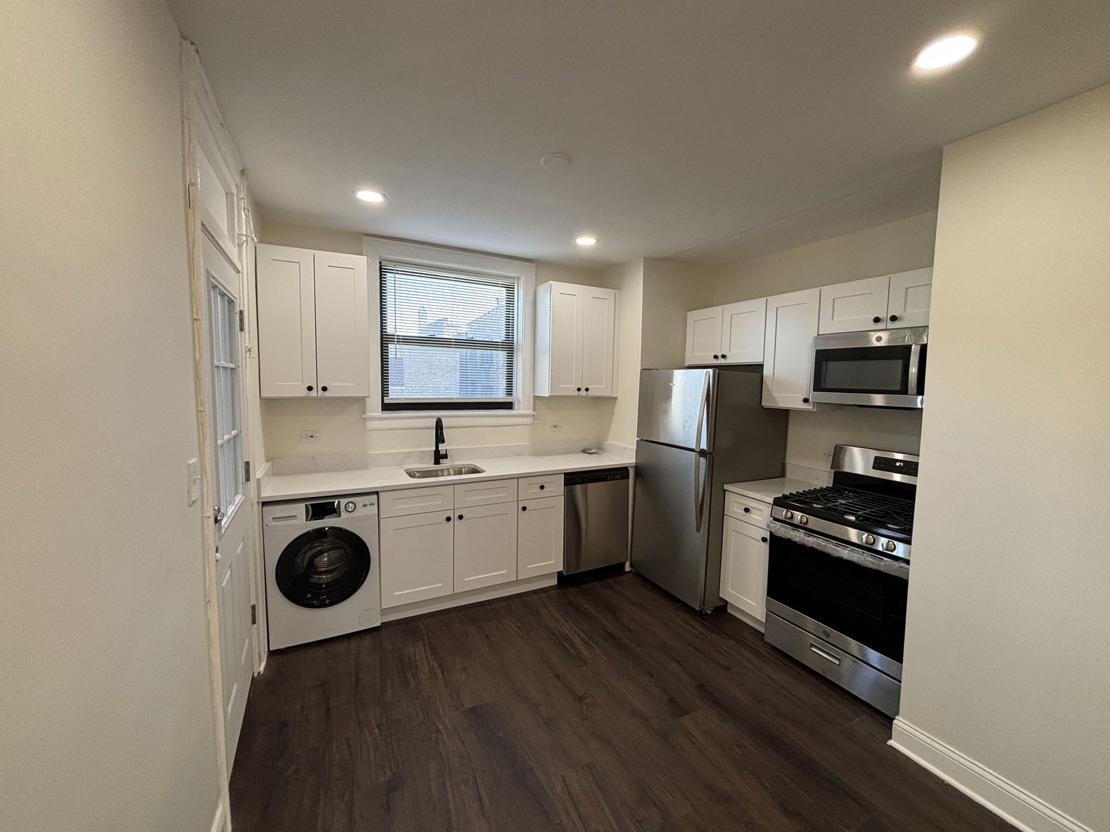 5509 North Lincoln Avenue – photo 1