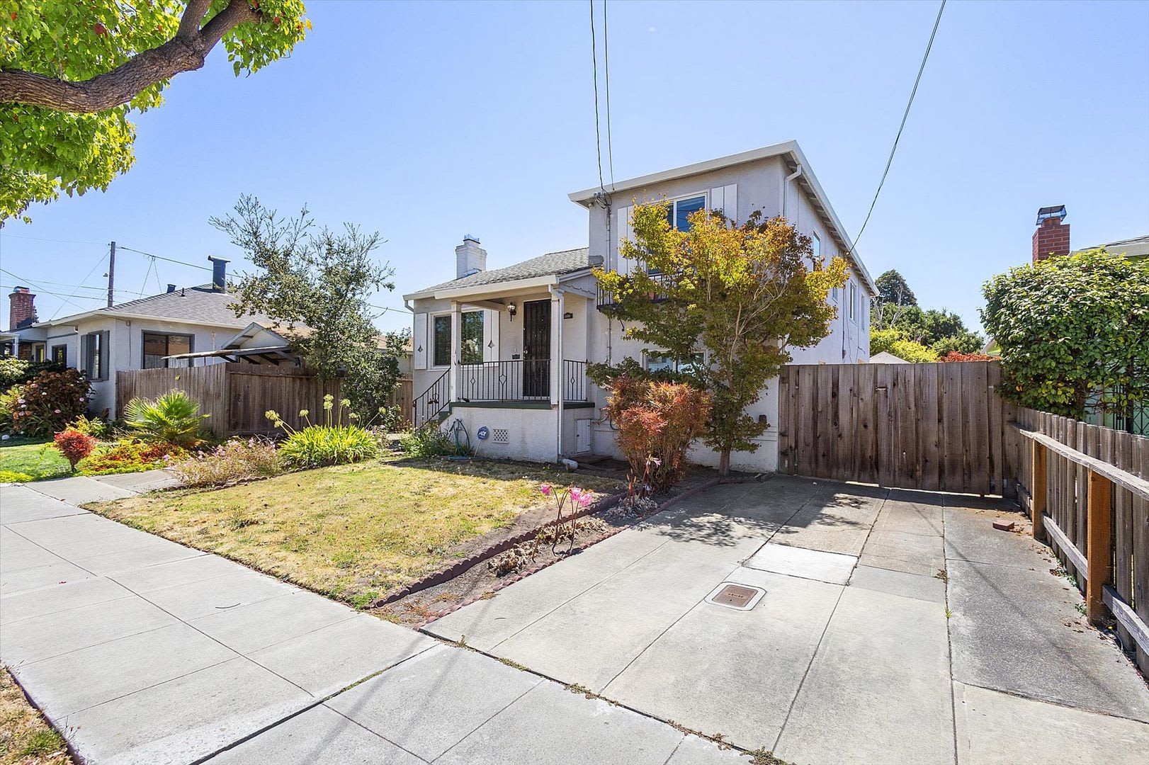 208 Pacific Ave 3 Bedroom 2 Bath Single Family Home – photo 2