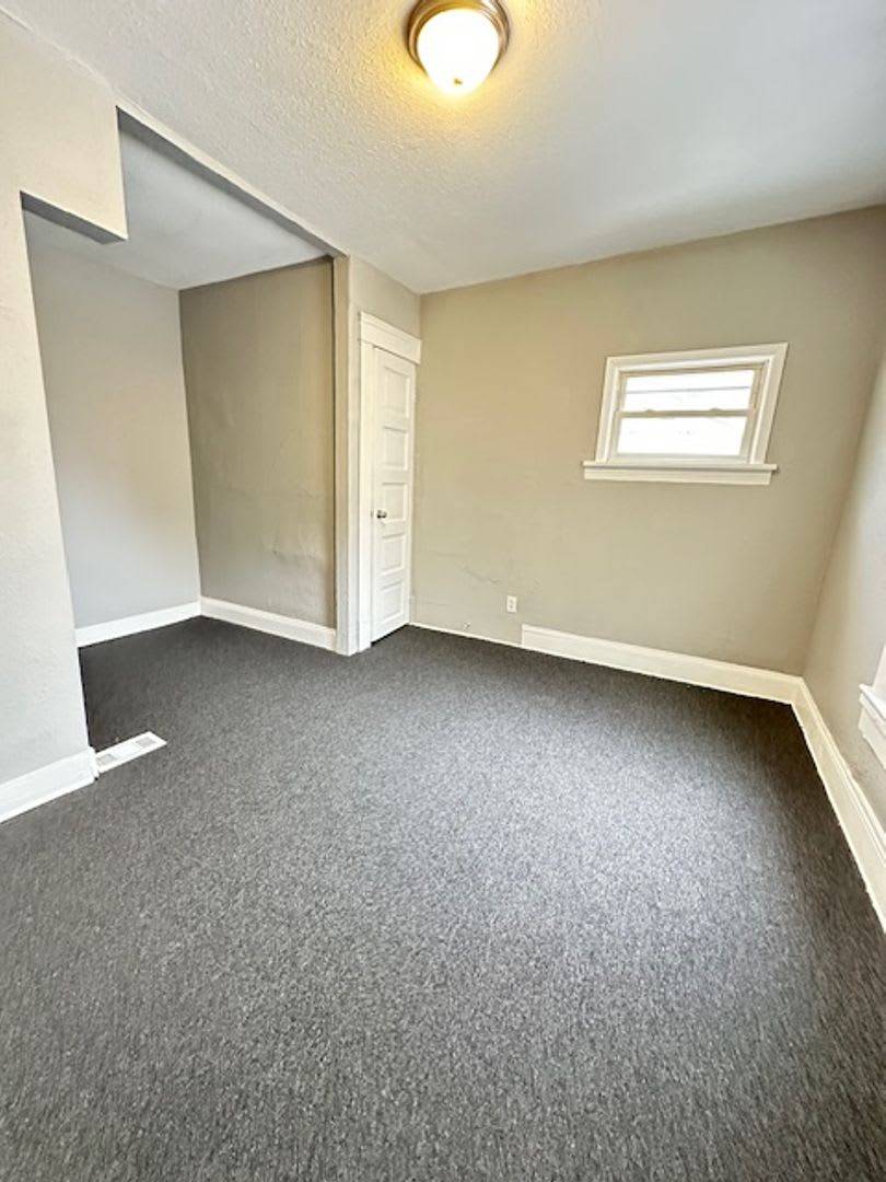 Large 7 Bedroom Home – photo 3
