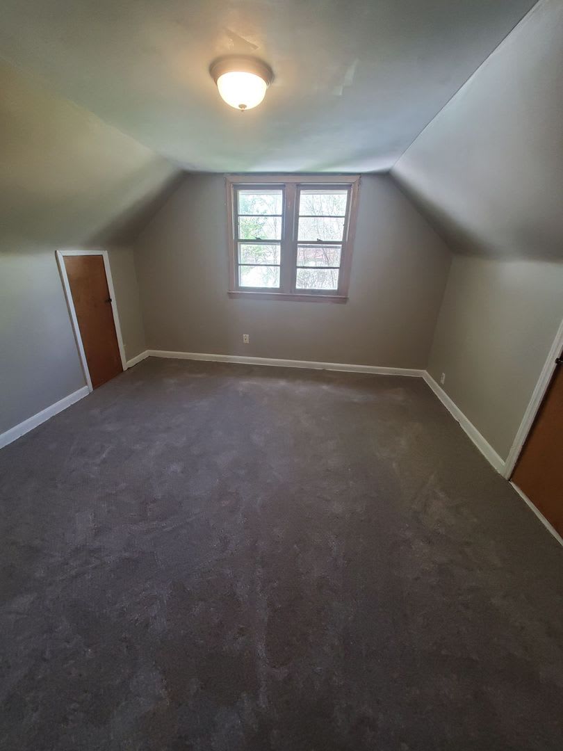 4 Bedroom Single Family – photo 3