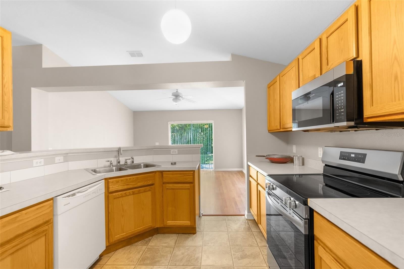 3220 BELLERICAY Lane – photo 3