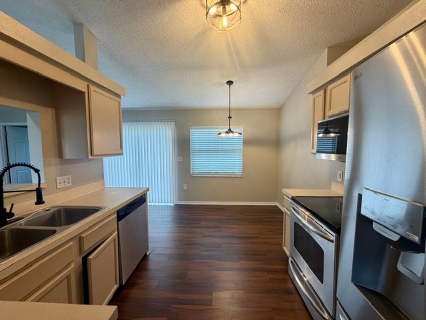 Your Florida Dream Home Awaits! 4- bedroom 3- bathroom AVAILABLE NOW!!! – photo 5
