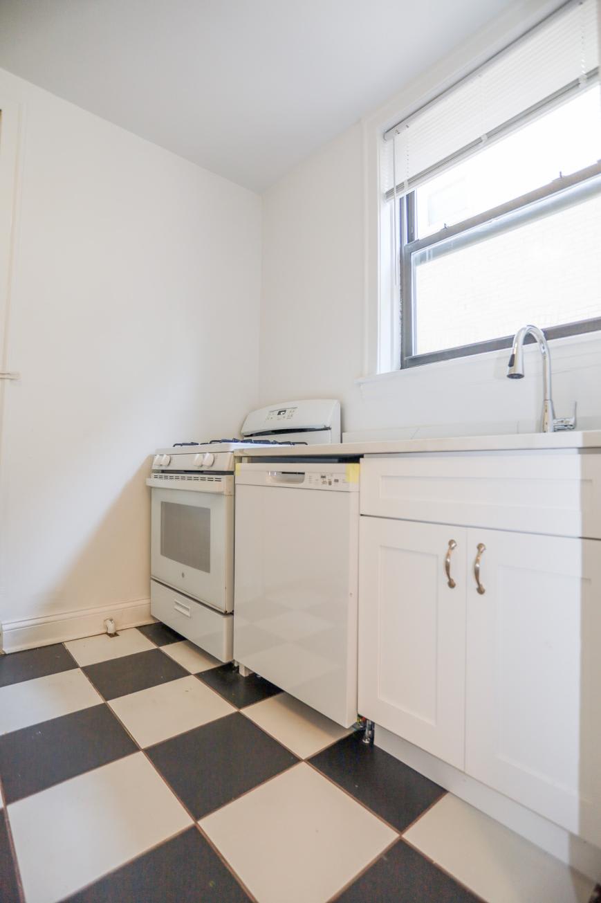 2408 W Lunt – photo 5