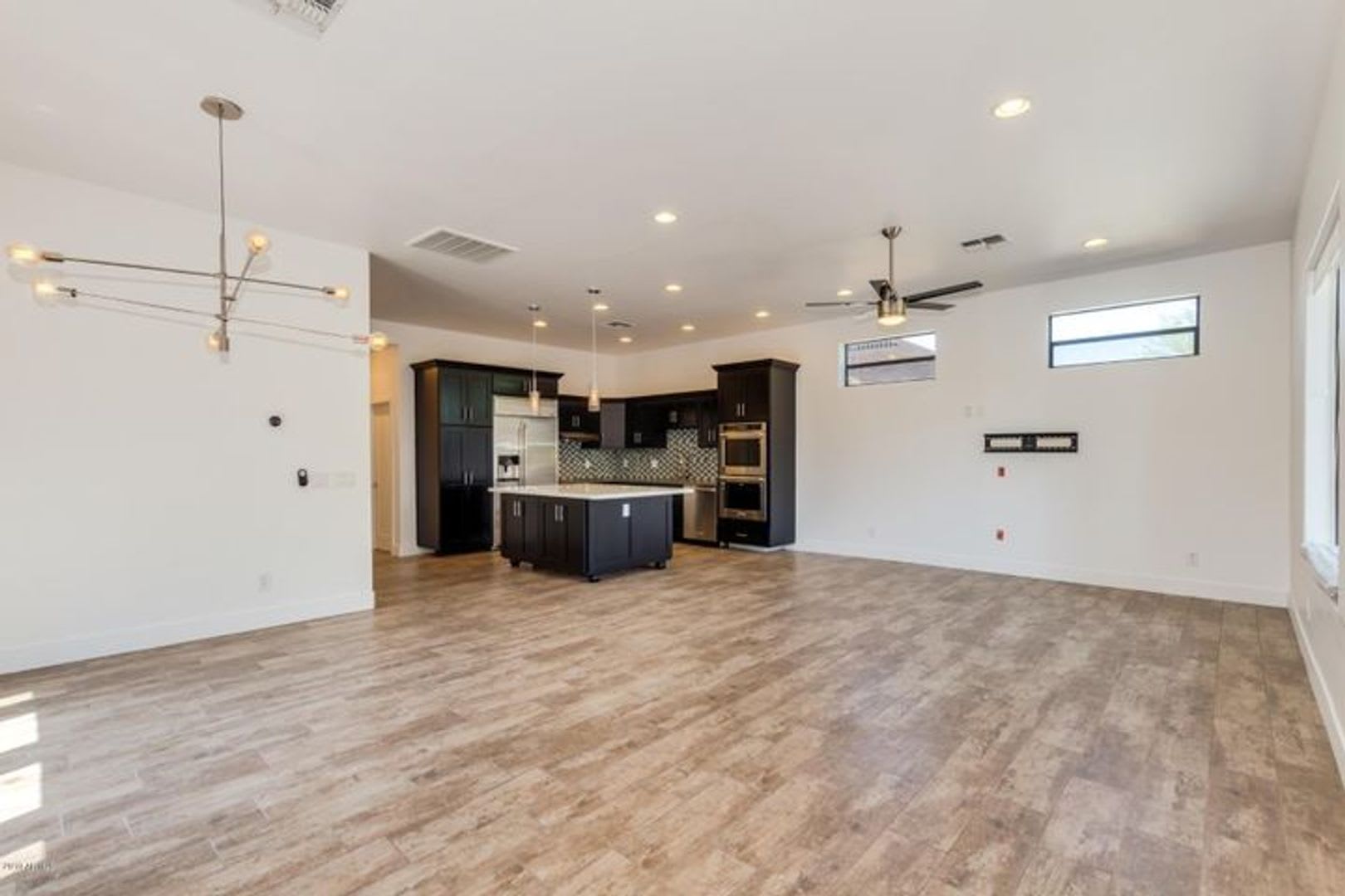 Beautiful 3 bed / 2 bath home with guest casita in the desirable Whitton District – photo 4