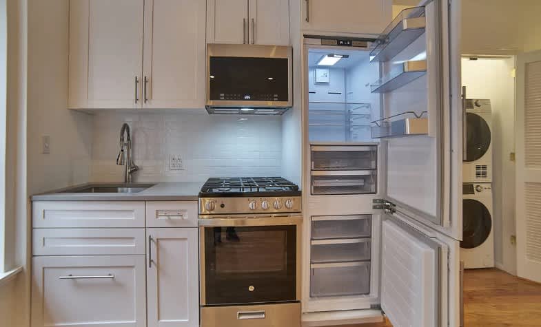 310 E 92nd St – photo 2