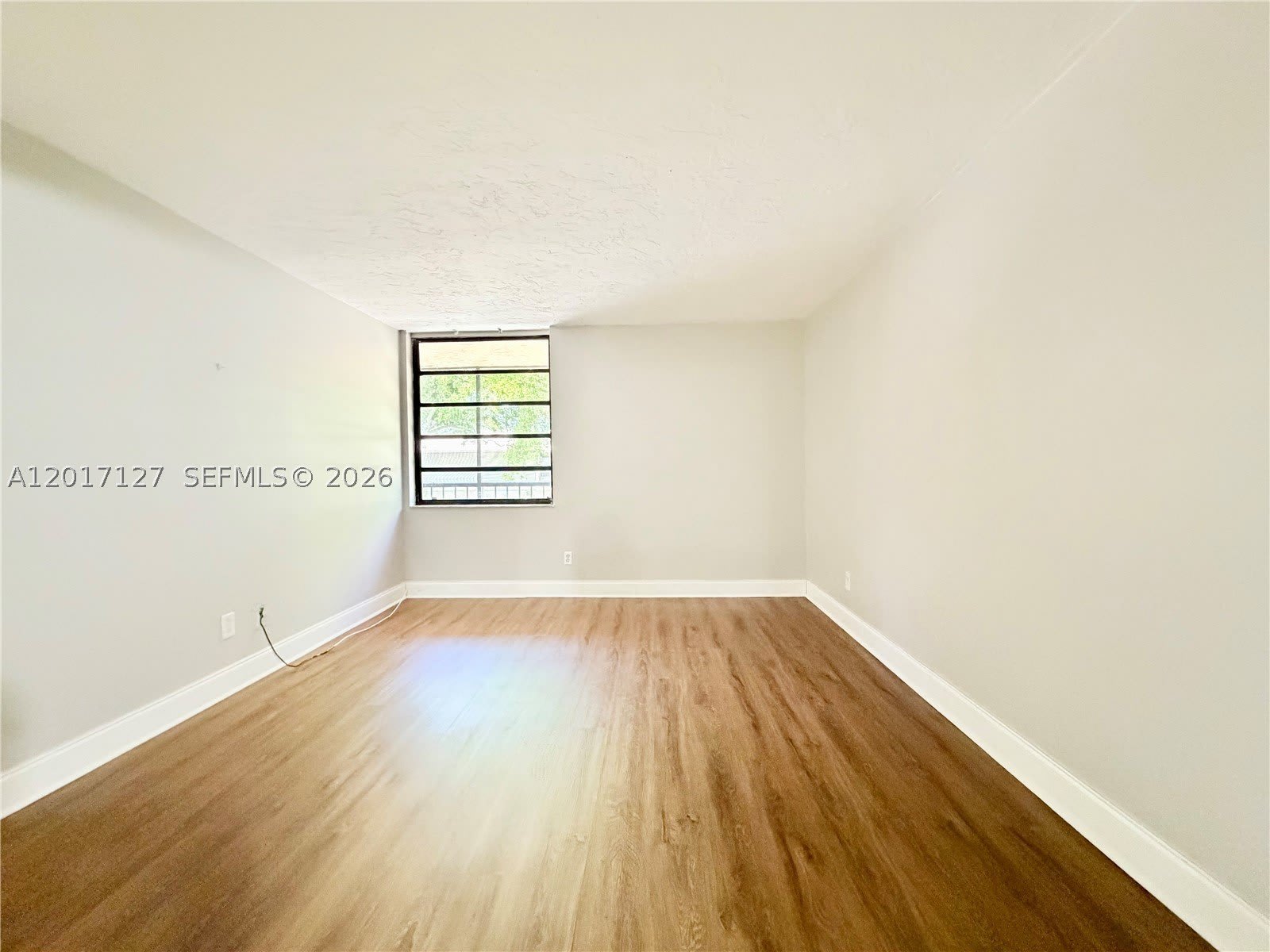 450 Commodore Dr – photo 5