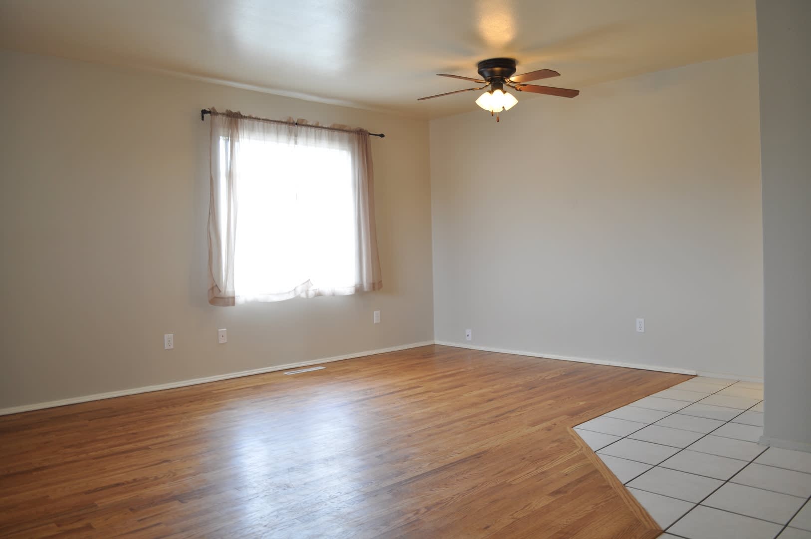 Charming Raised Ranch across from golf course – photo 4