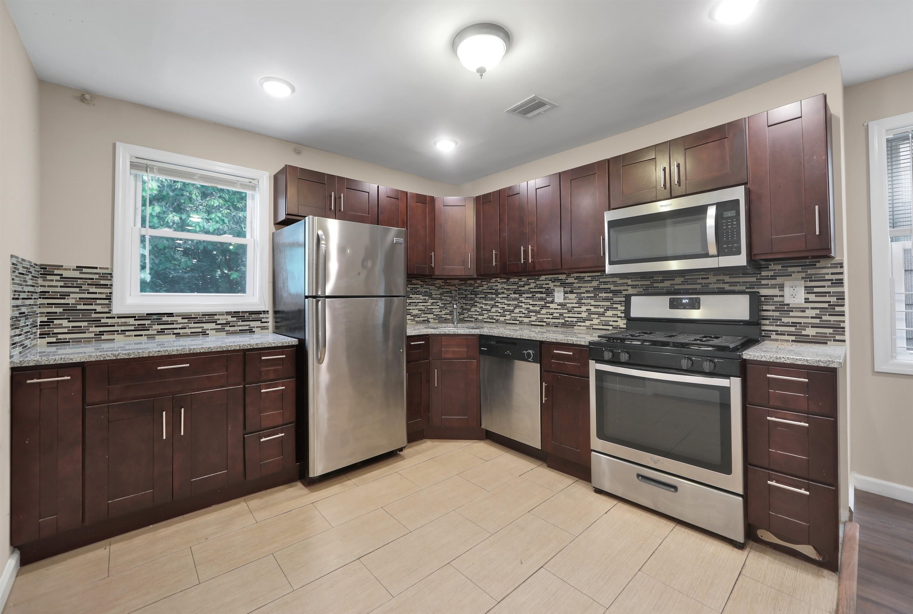 20 GARDNER AVE – photo 4
