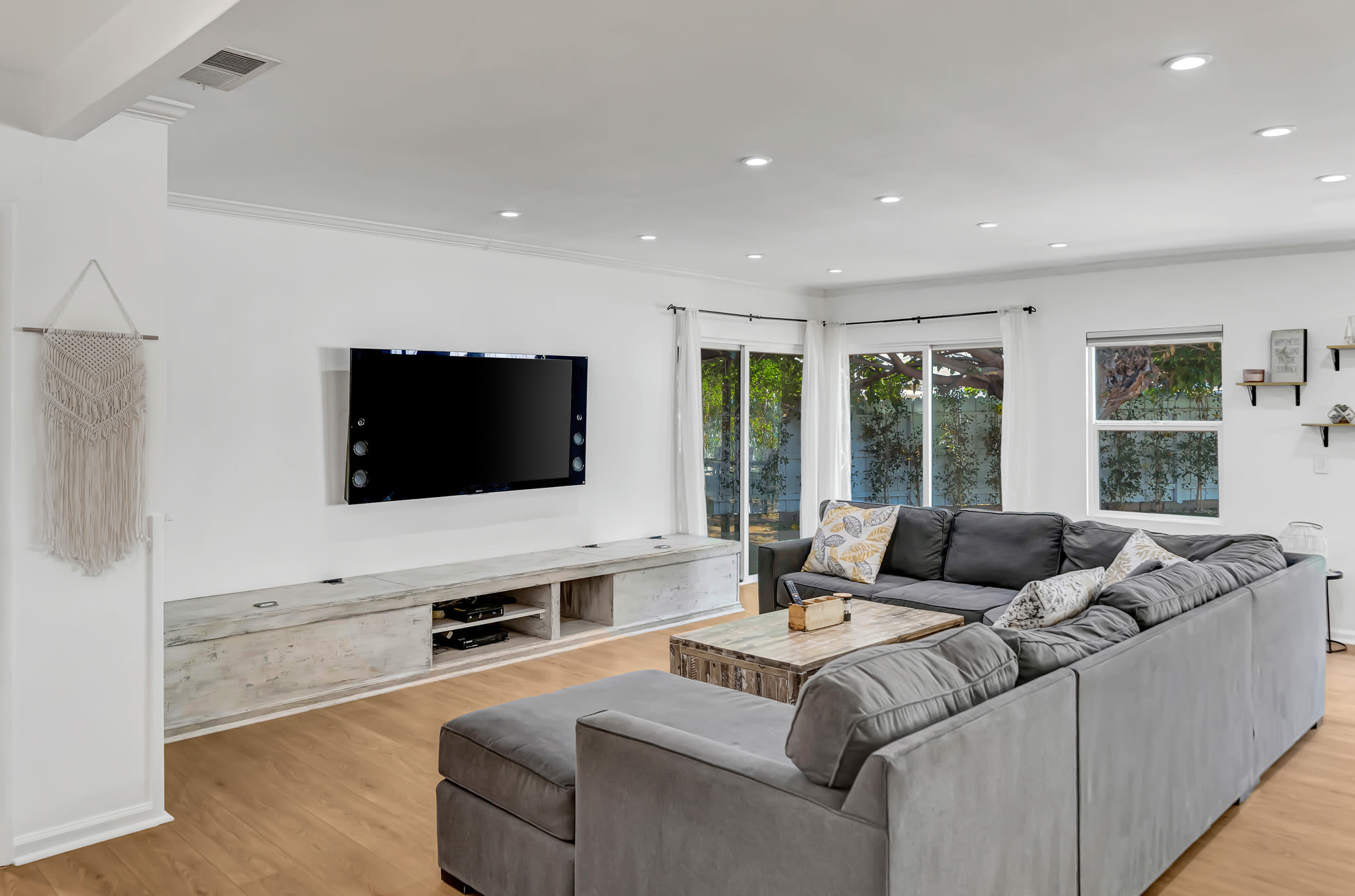 7713 Oakdale Ave – photo 2
