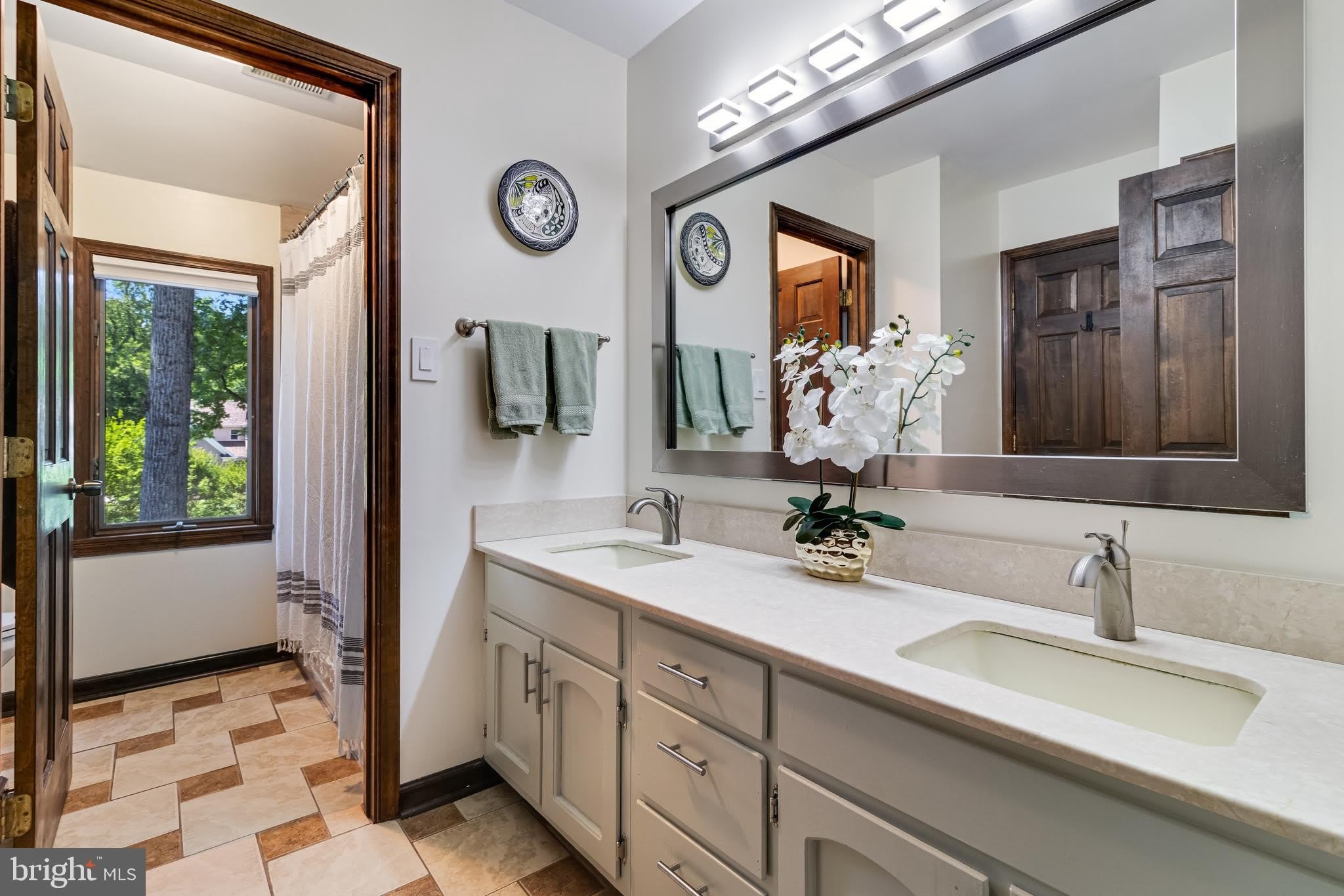 8150 PLOWDEN Drive – photo 4
