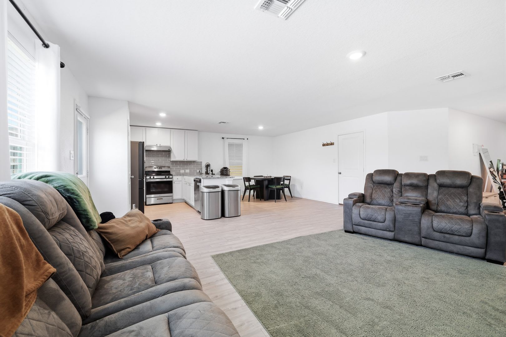 Open Concept Home with Loft & Two Patios – photo 3