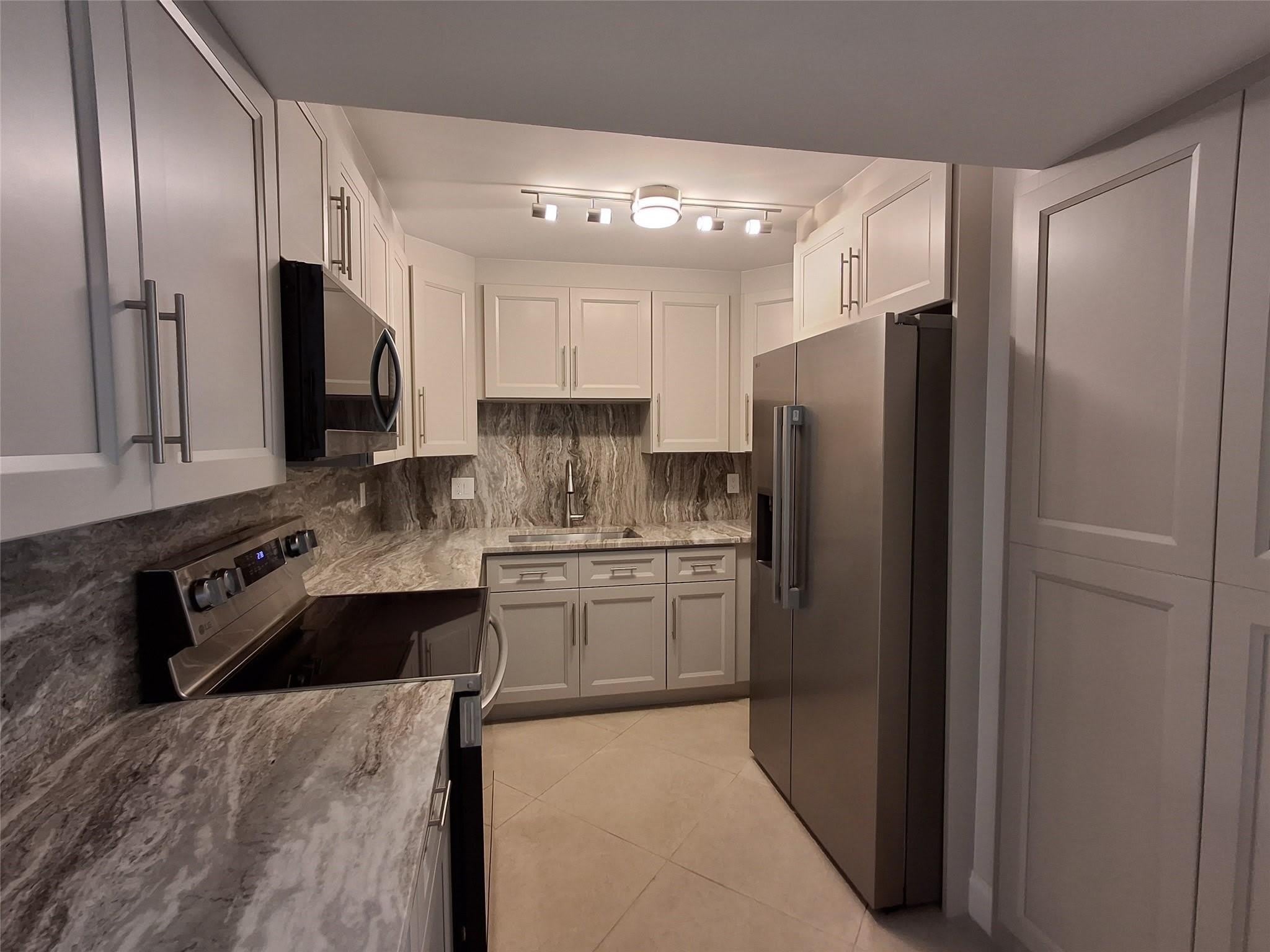 8763 Shadow Wood Boulevard – photo 3