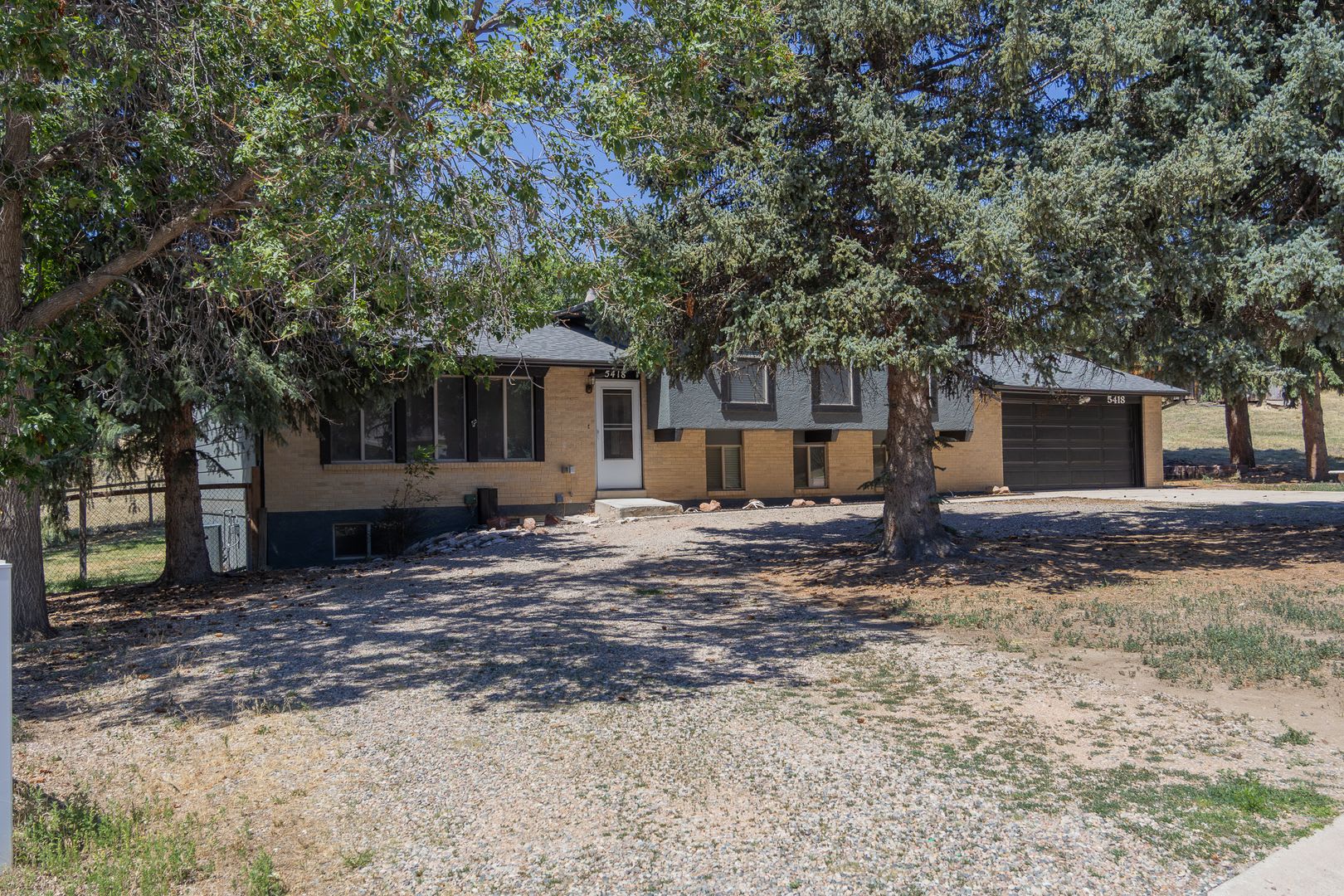 Large home on almost an acre- Academy and Flintridge, 80918! – photo 2