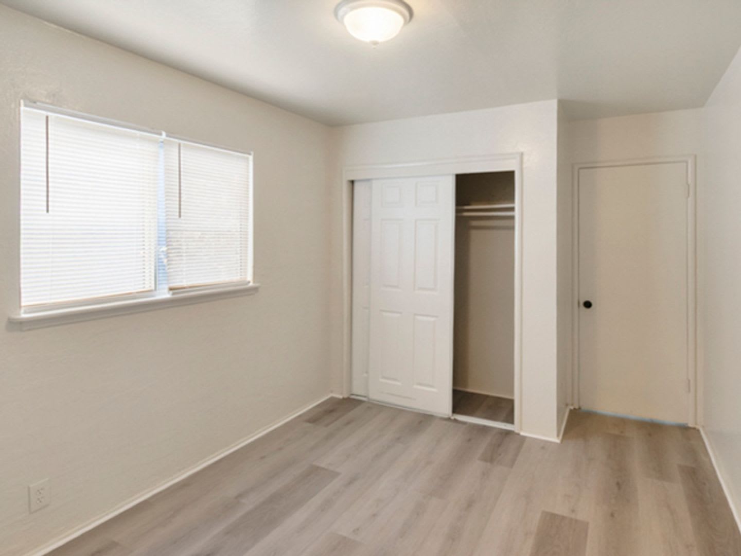 Charming 3 Bedroom 2 Bath Home – photo 5