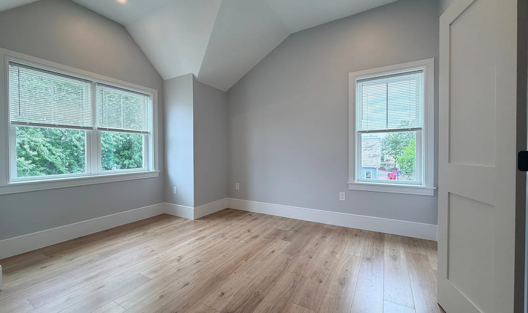 Brand New Construction in Perfect Location! Laundry in Unit, Centralized Heating and A/C! Pro Managed! – photo 3
