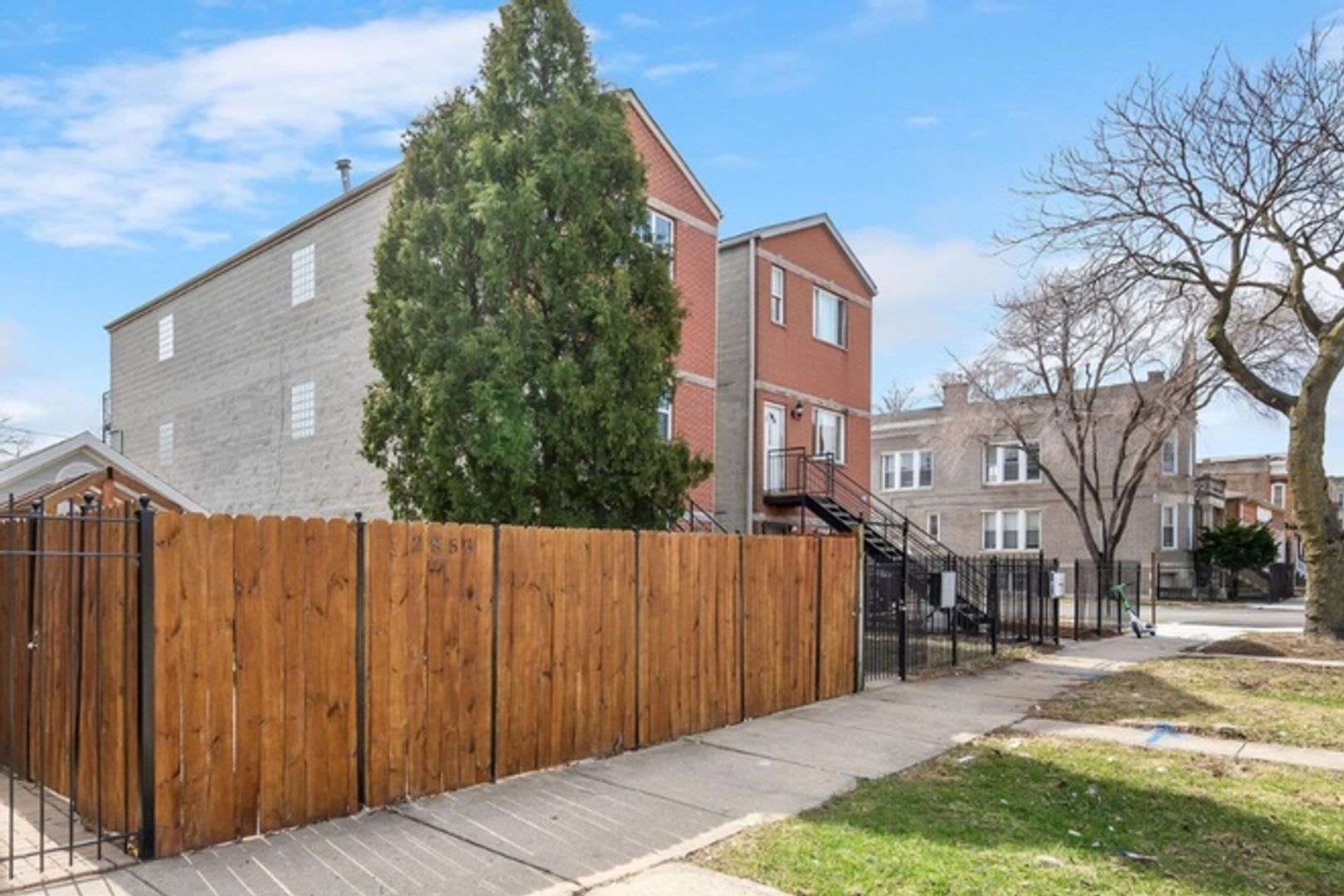 Spacious 3BR Duplex in Chicago – photo 2