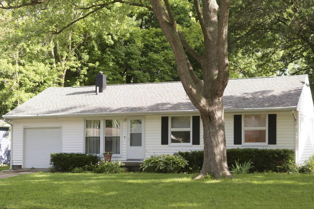 3 bedroom with hardwood floors – photo 1