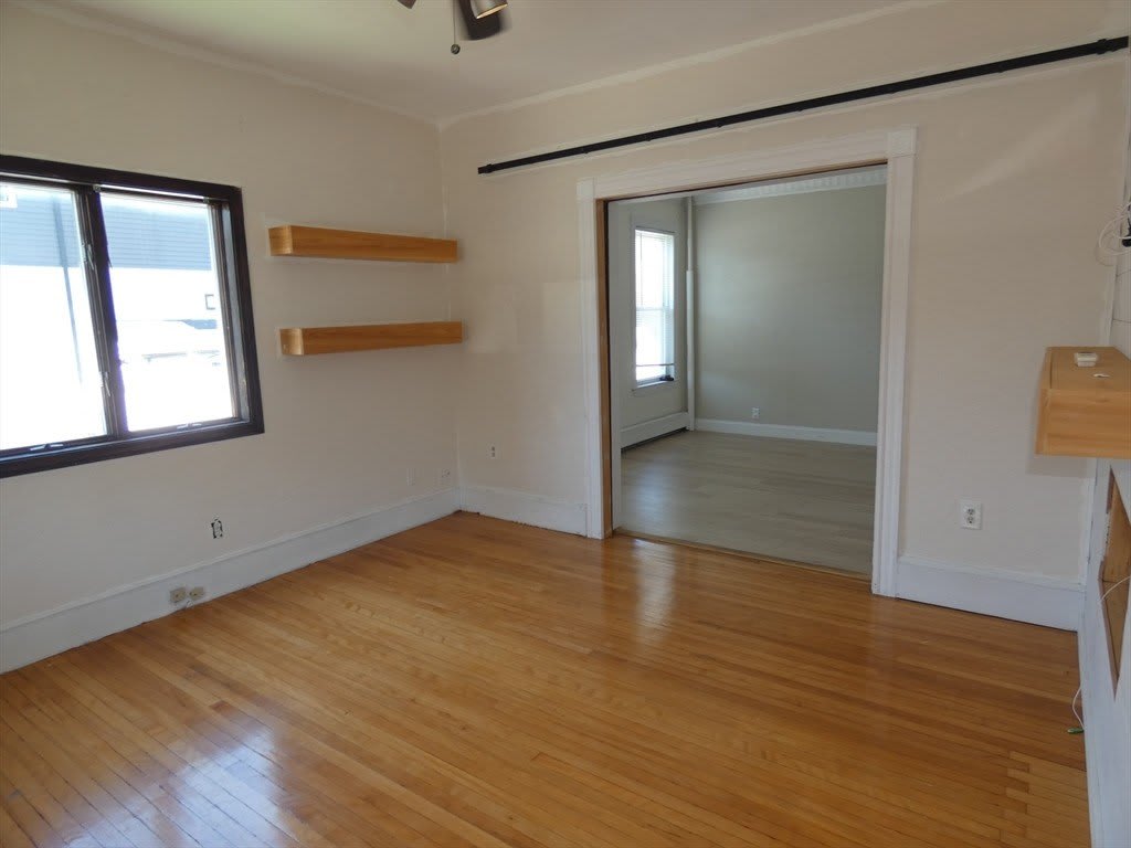 63 Emerald St – photo 2