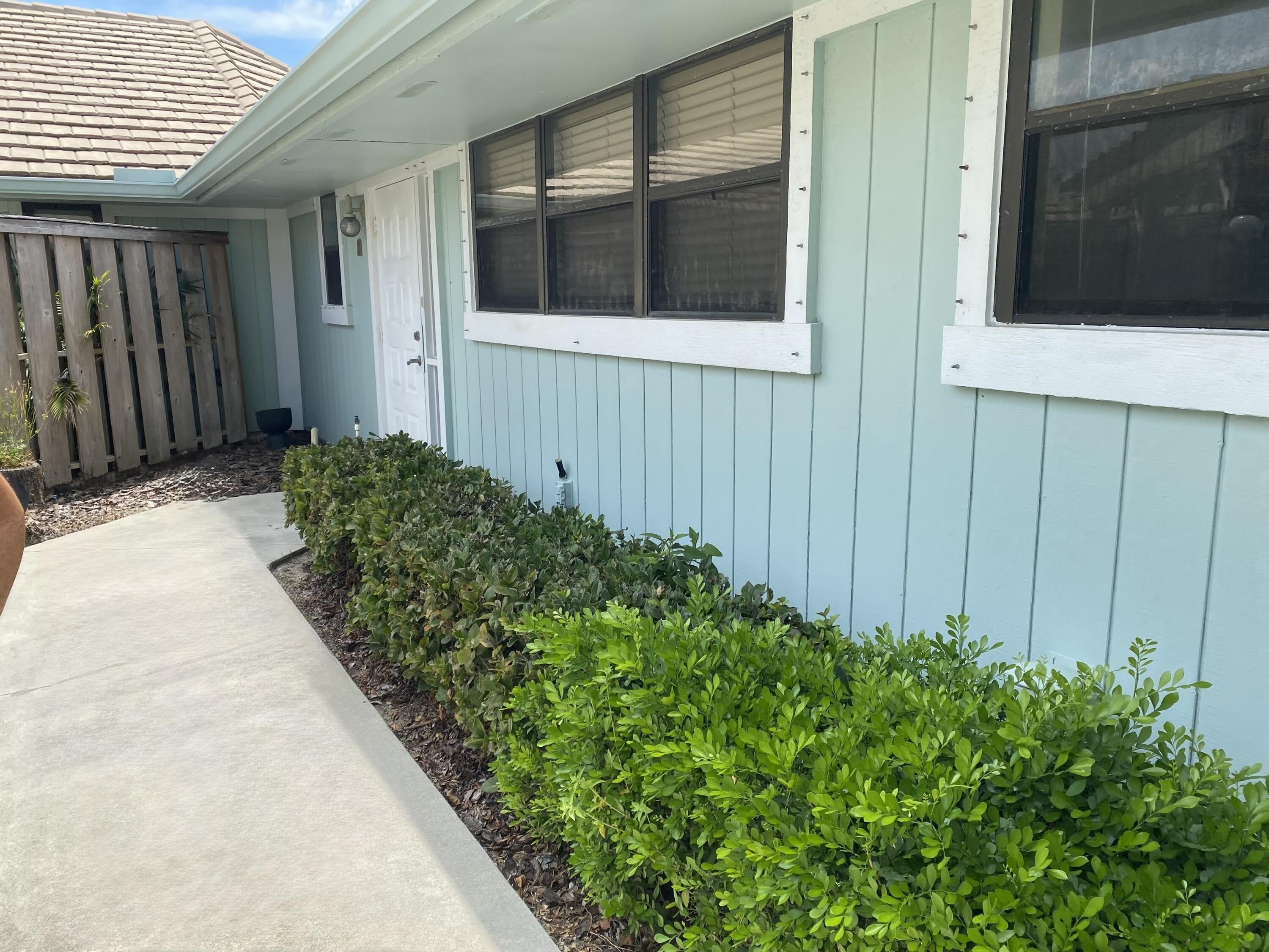 1127 E Seminole Avenue – photo 2