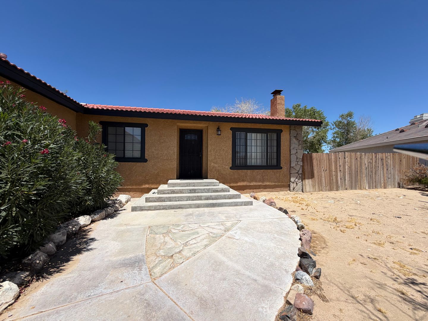 Beautiful 3 Bedroom House Located on Calico Lake – photo 3