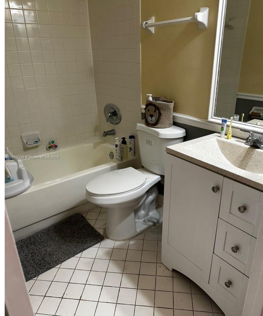 2 Bedroom 2 Bathroom Condo In A Well Maintained Gated Community Featuring A Spectacular Direct Lake View – photo 4
