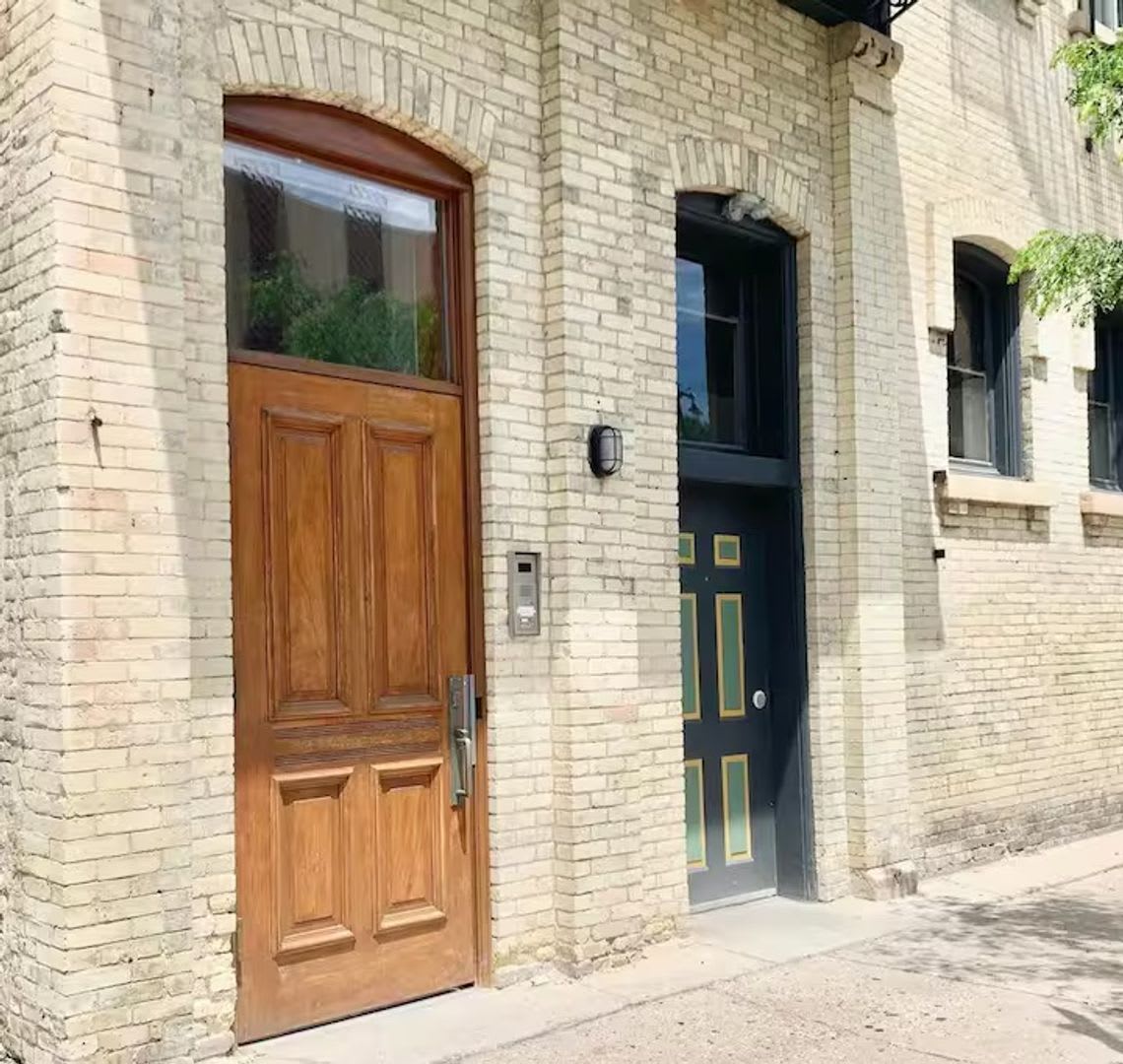 2000 Sq./Ft. Upper Floor Unit in Heart of Downtown MKE – photo 4