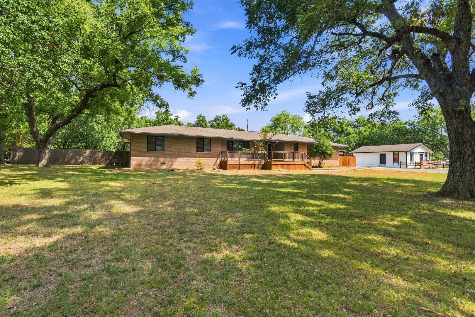 ONE OF A KIND BIXBY RENTAL WITH SPRAWLING YARD! MOVE IN READY! – photo 2