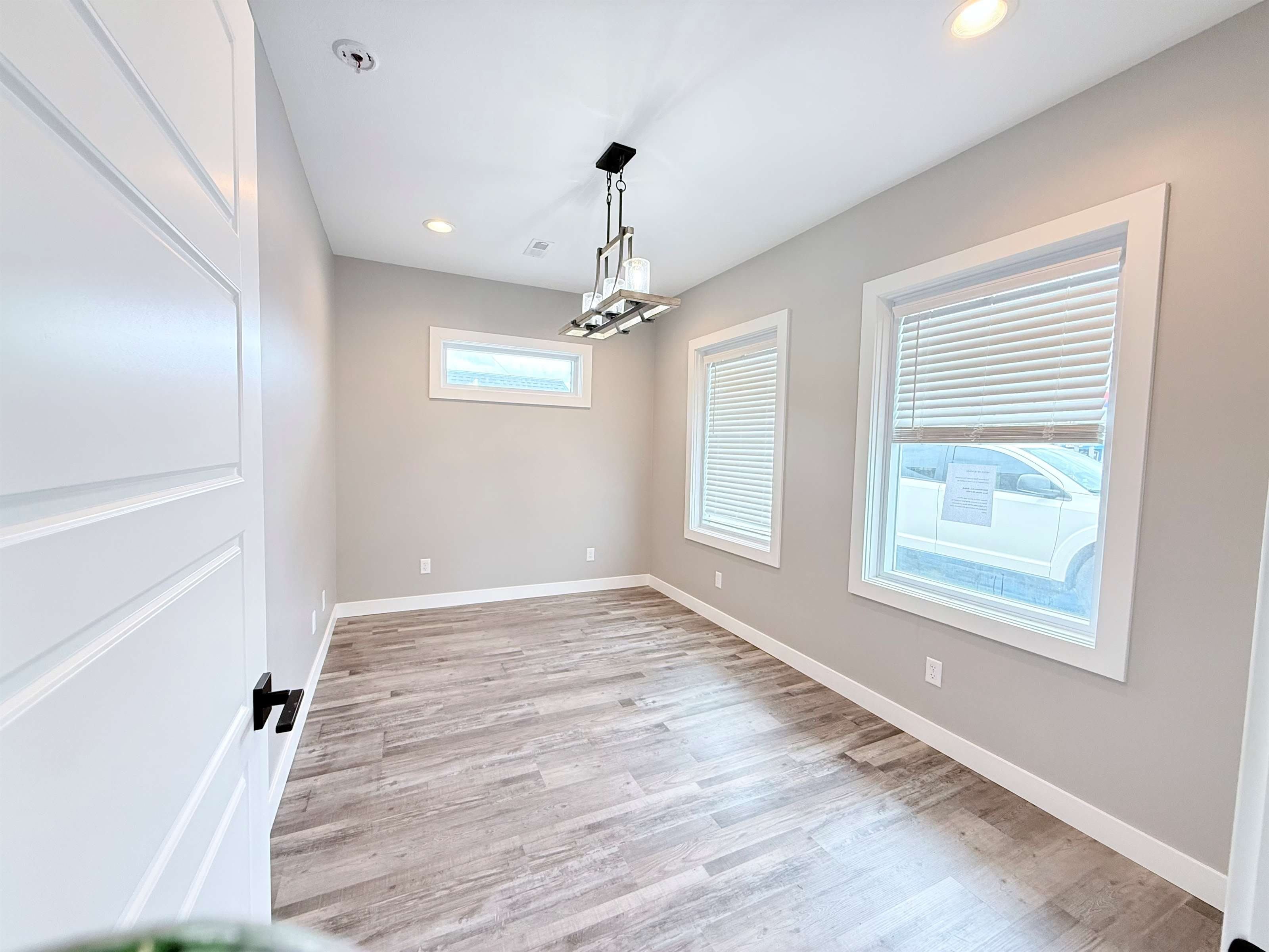 668 Hulman St – photo 4