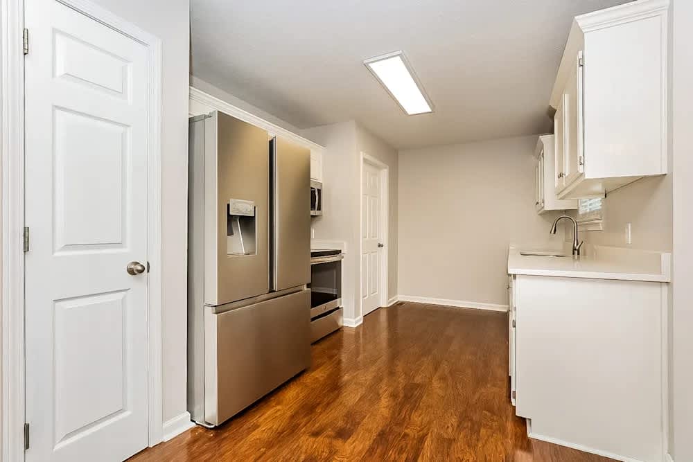 496 Laramie Dr – photo 2