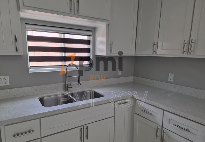 2113 Elsham Ave Uni 2 – photo 5
