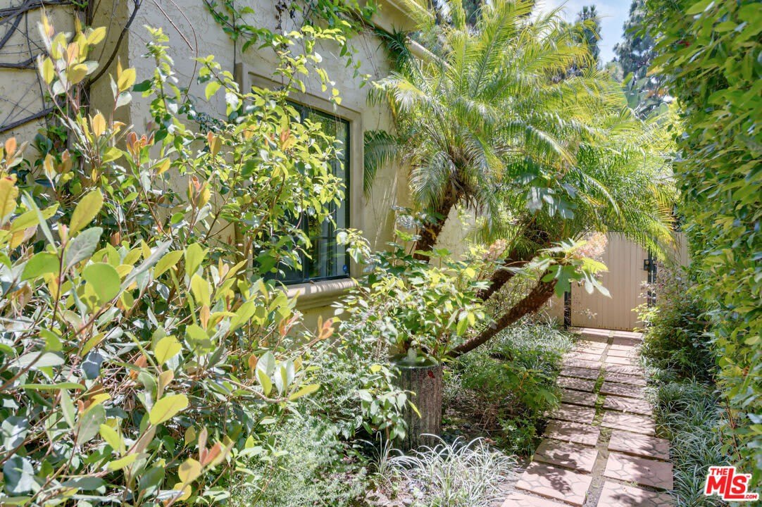 1902 Granville Ave – photo 3
