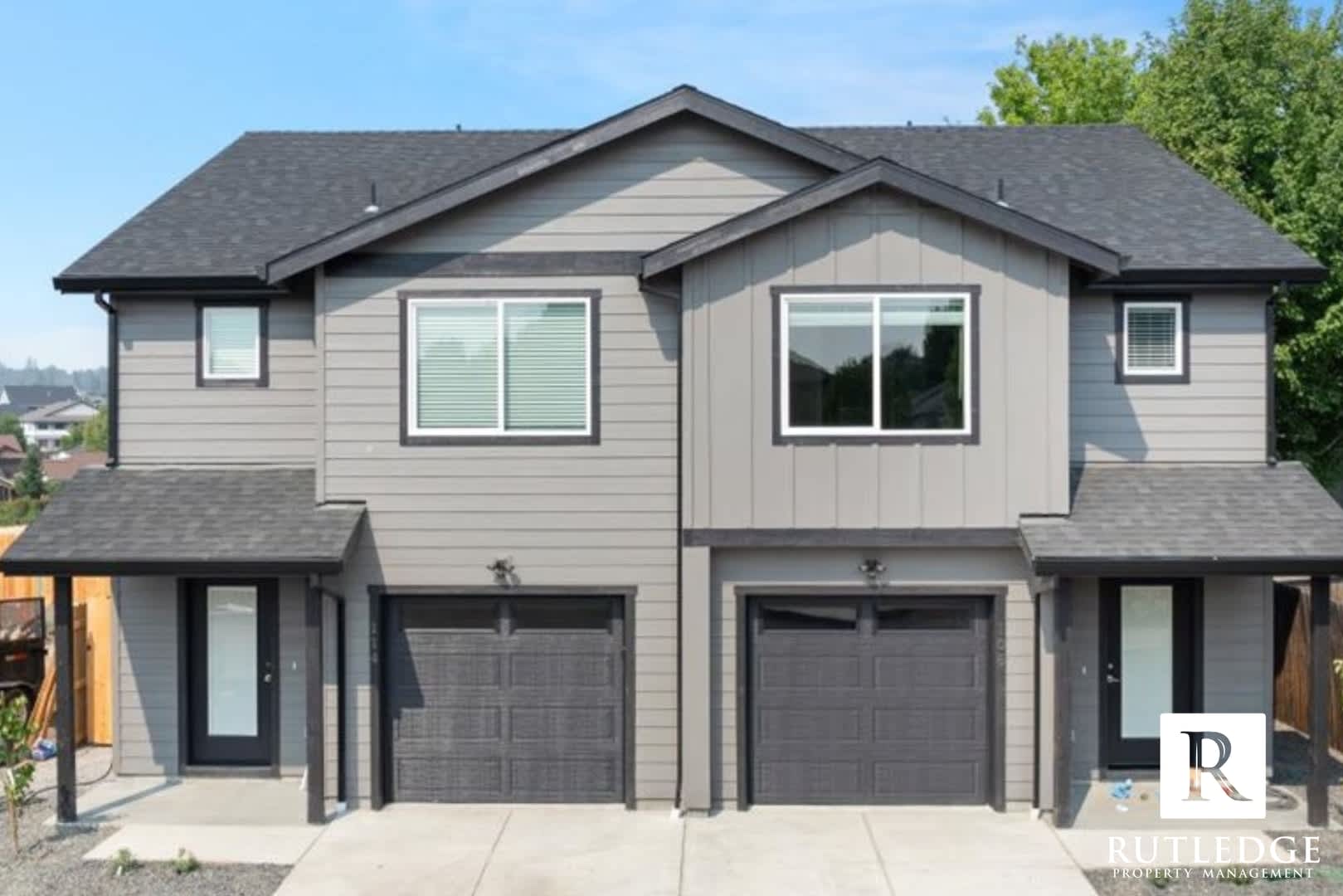 Gorgeous Brand New 3 Bedroom Townhome In Eagle Point – photo 2