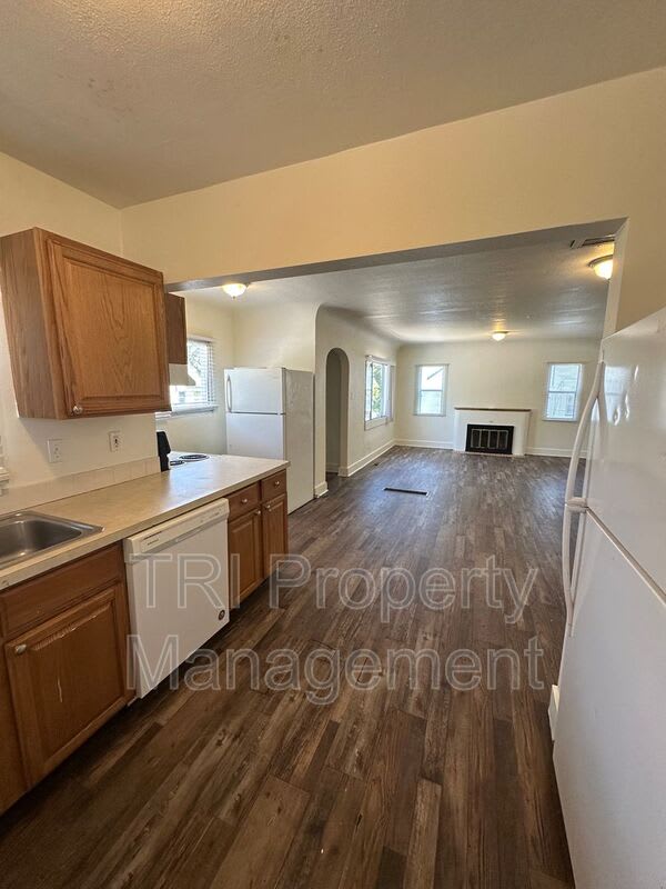 814 20th St – photo 5