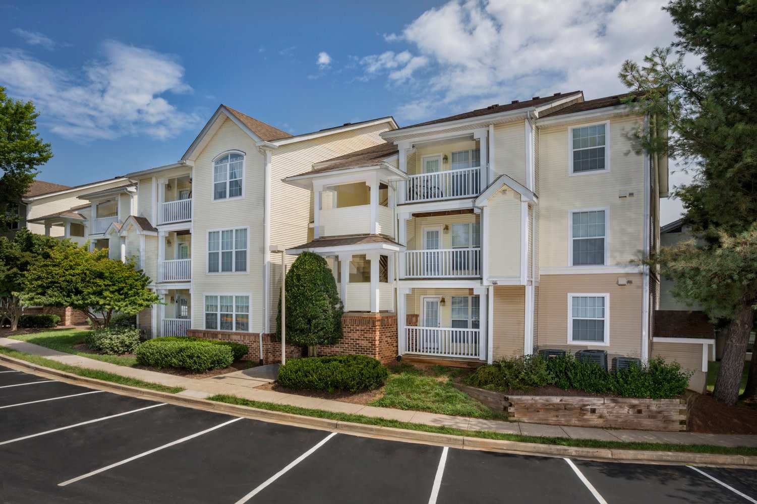 Seneca Club Apartments – photo 5