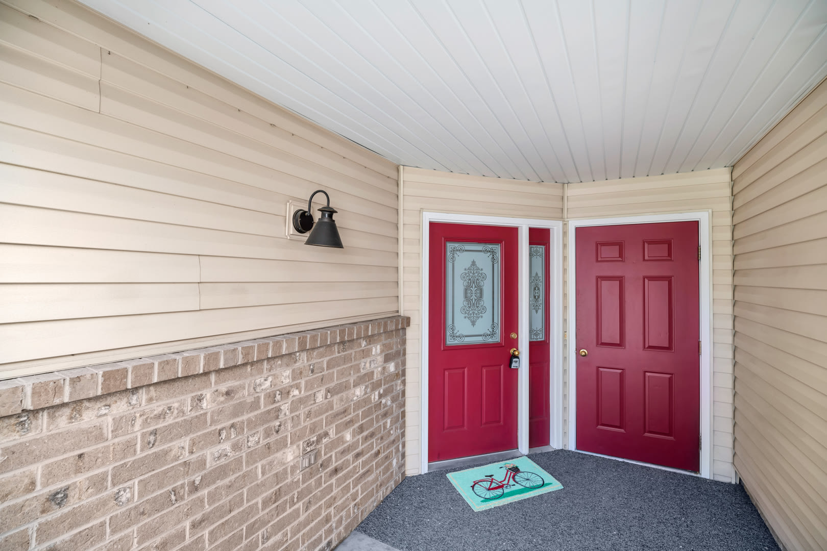 Beautiful Pet Friendly 3 bed/2.5 bath Townhome in Layton! Available NOW! – photo 2