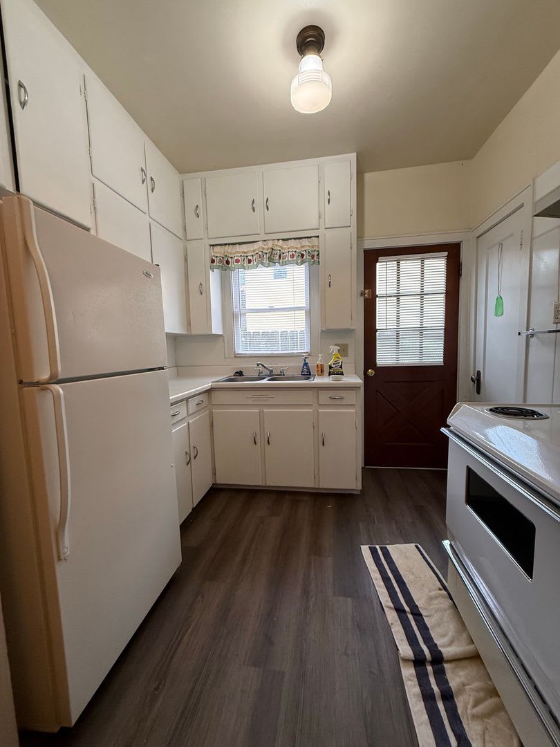 Cute and FURNISHED 1 bedroom, 1 bath duplex AVAILABLE NOW! – photo 5