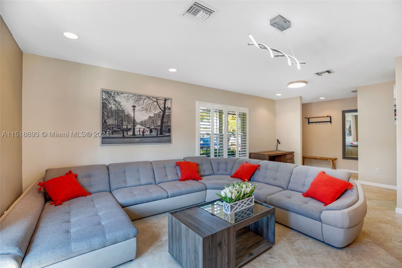 4710 NE 18th Ter – photo 3