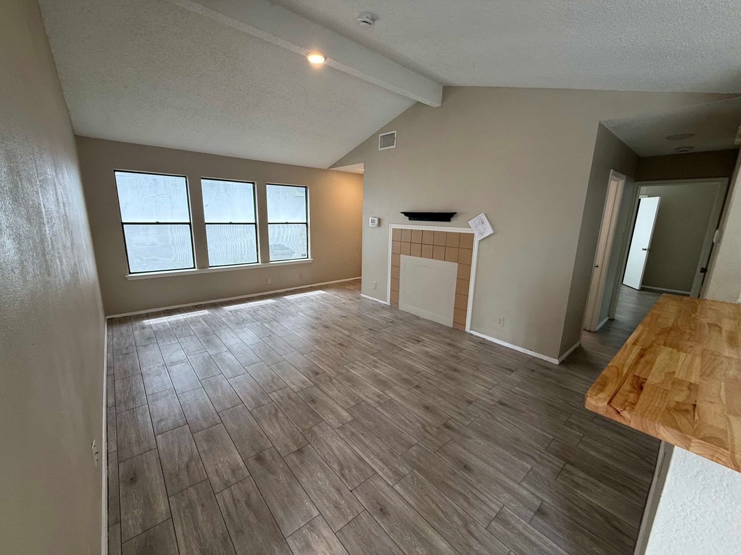 Awesome Property at Round Rock – photo 4