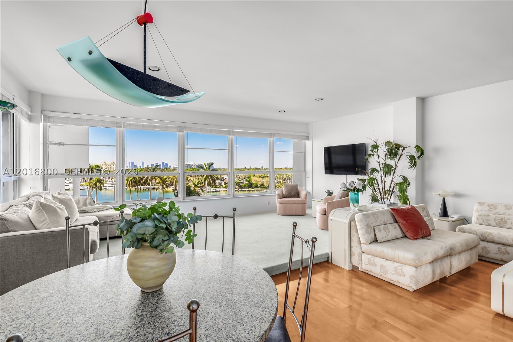 4925 Collins Ave – photo 1