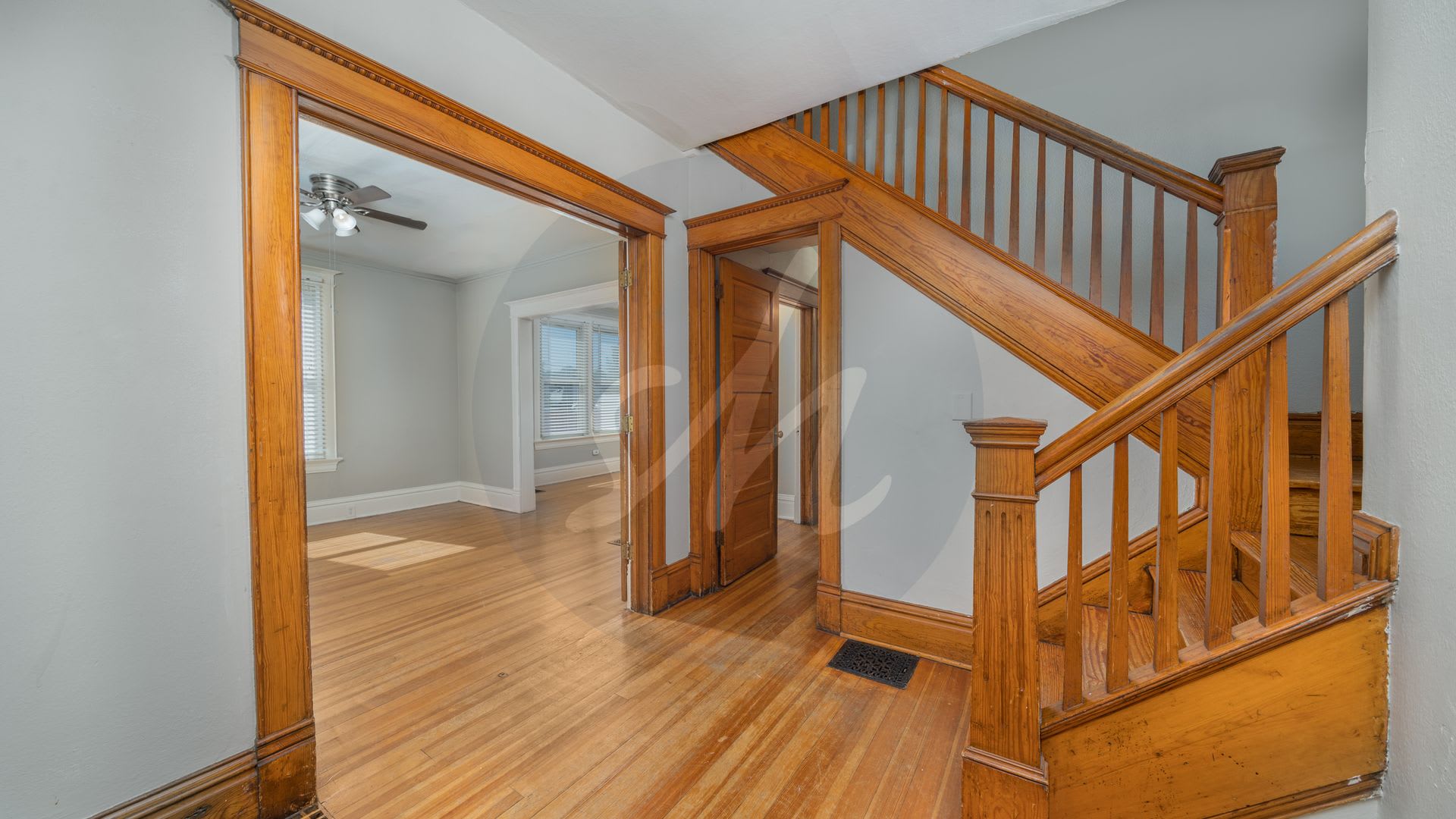 Charming Bungalow in Desirable OCC – photo 2
