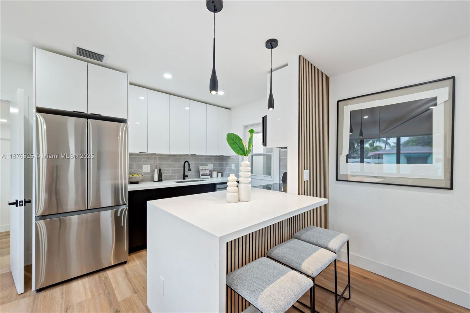 1201 North 16th Avenue – photo 3