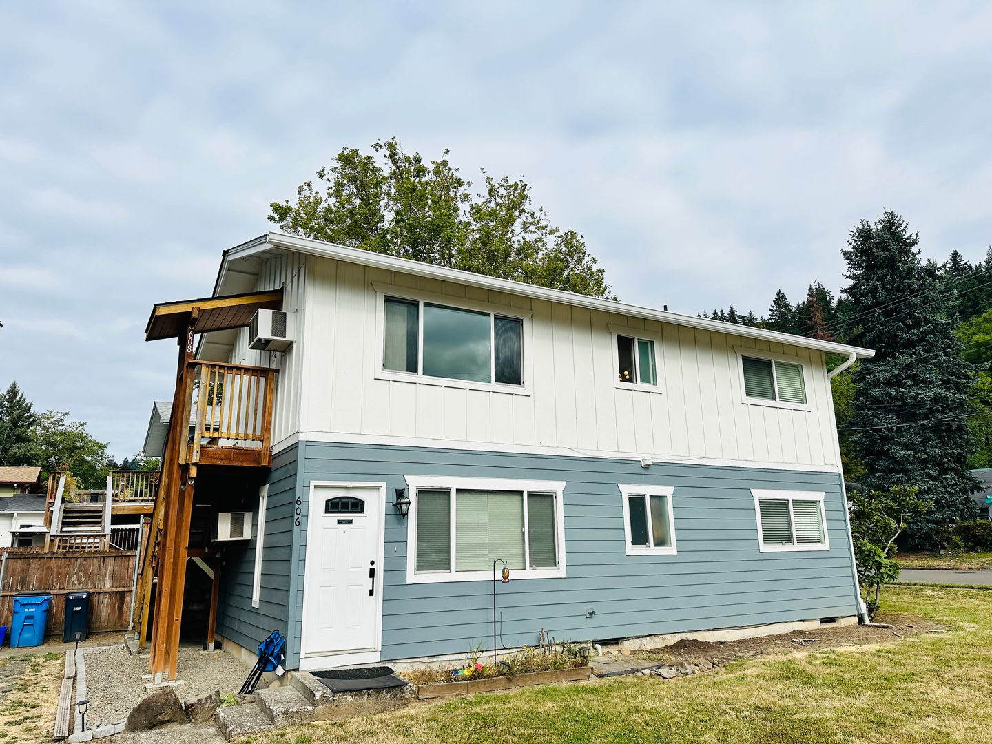 Charming & Cozy Camas Duplex – photo 1