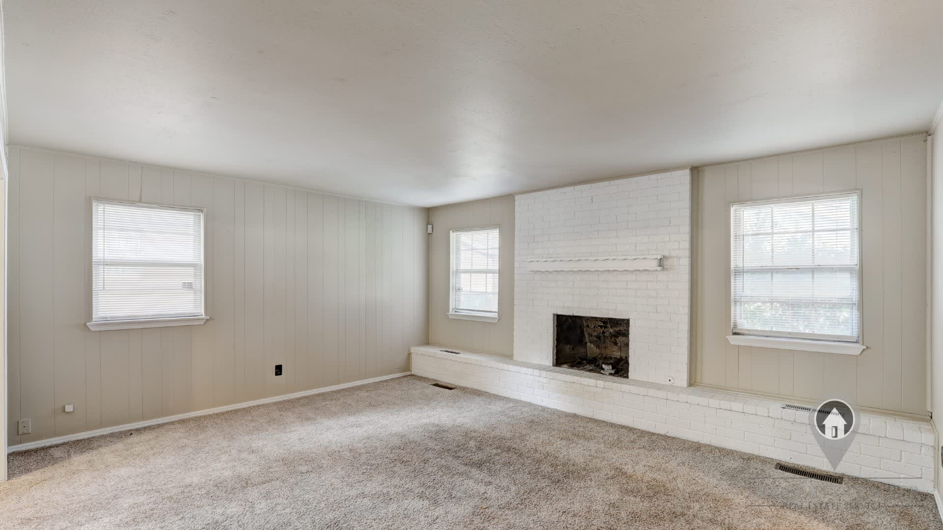 4 Bedroom,2.5 Bath and 2 Car Garage Duplex with Fireplace and Prime Location Near Lake Hefner – photo 5