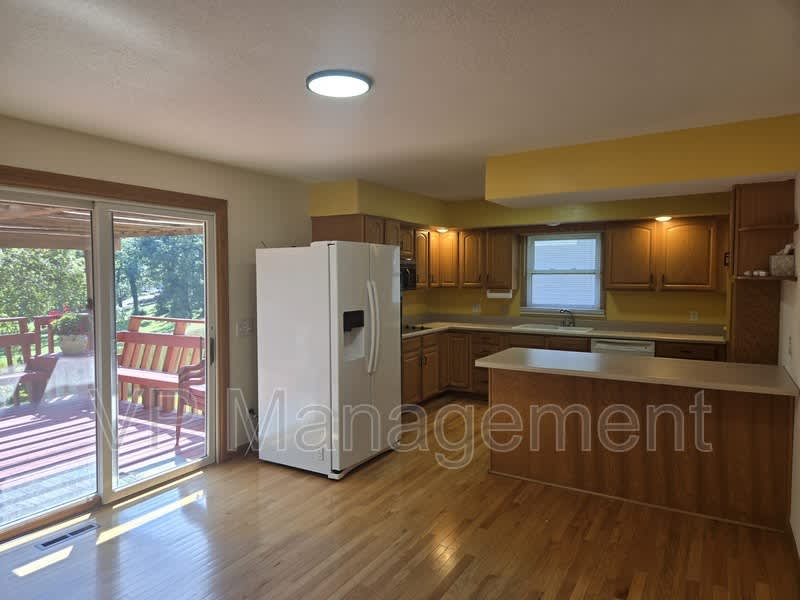 1109 33Rd St – photo 2