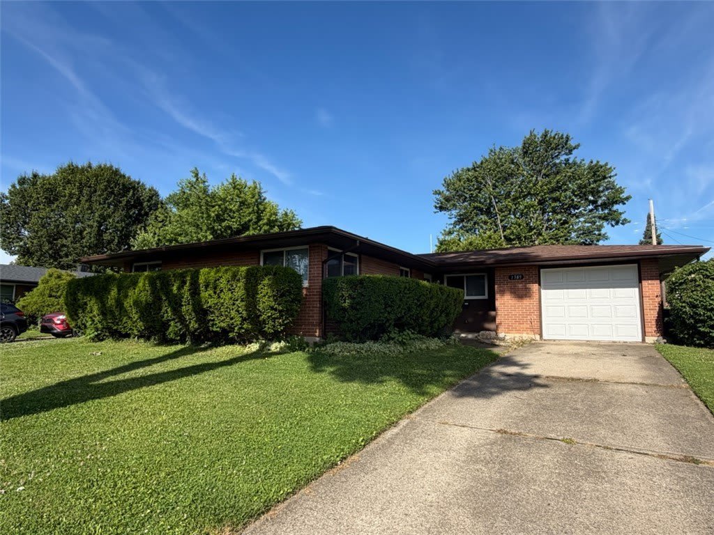 1389 Mapleridge Drive – photo 2
