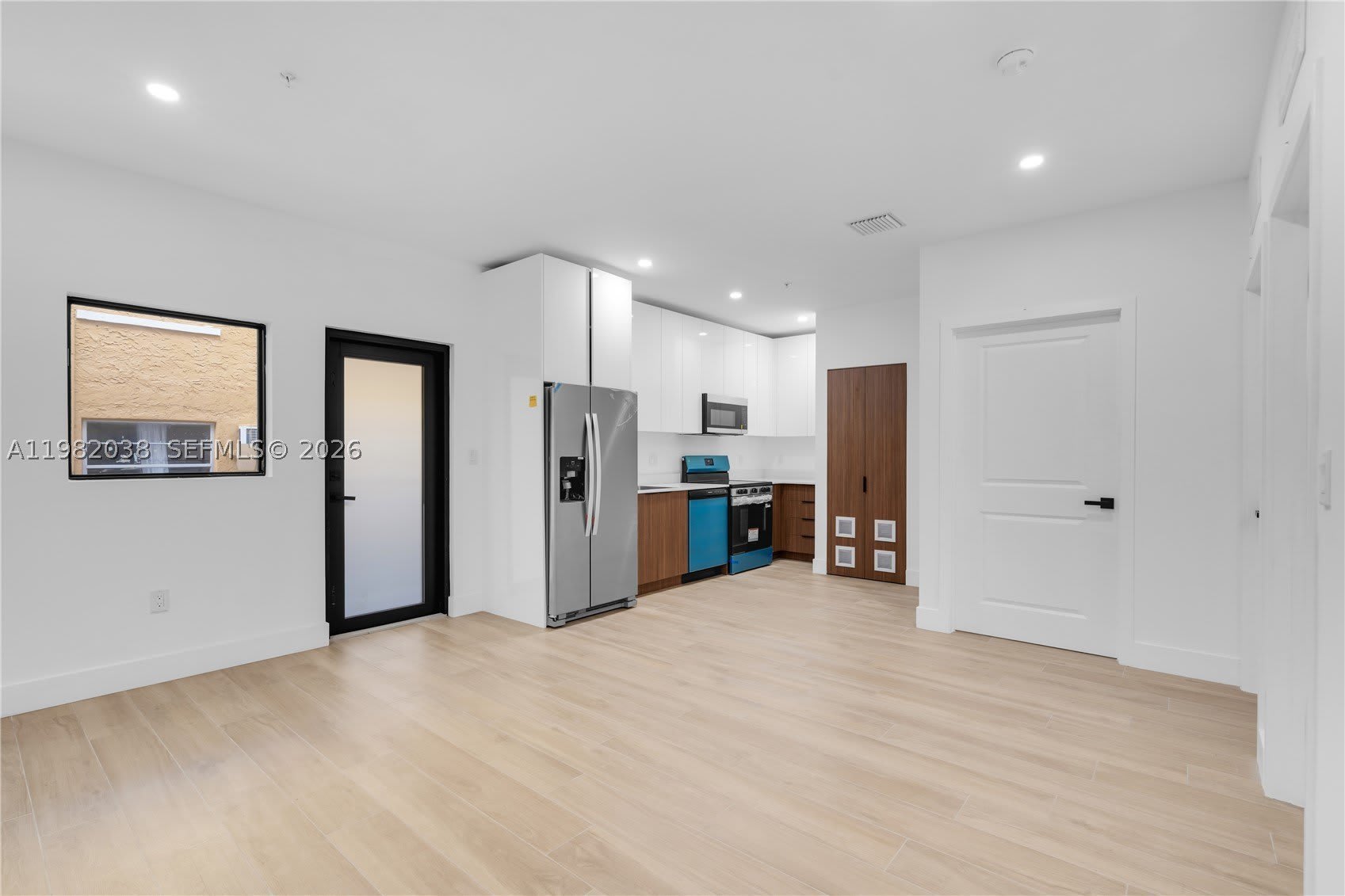 1037 Nw 2Nd St – photo 3