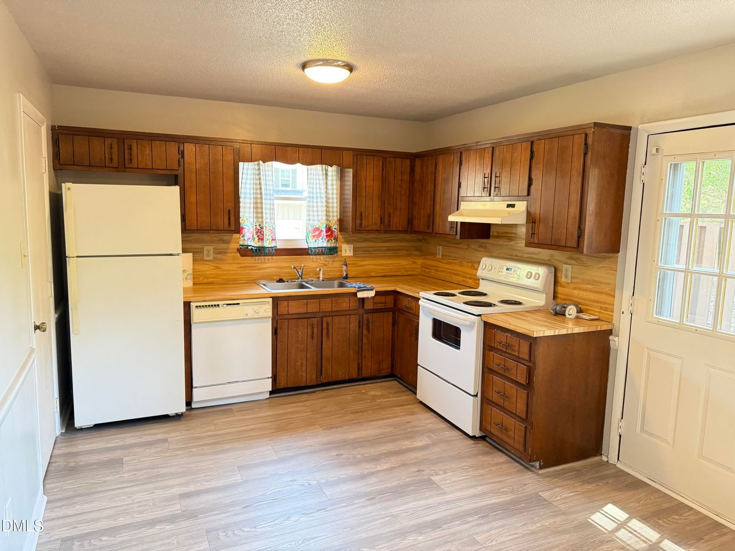 4401 Bleeker Court – photo 5