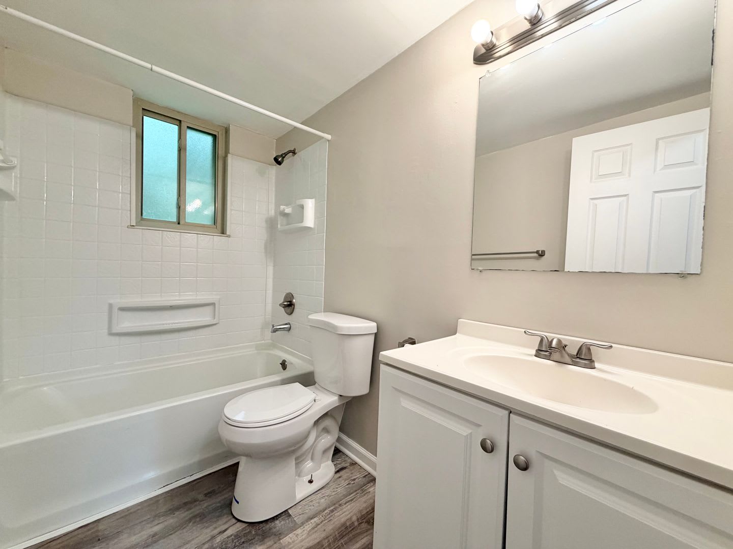220 Oak Street – photo 5