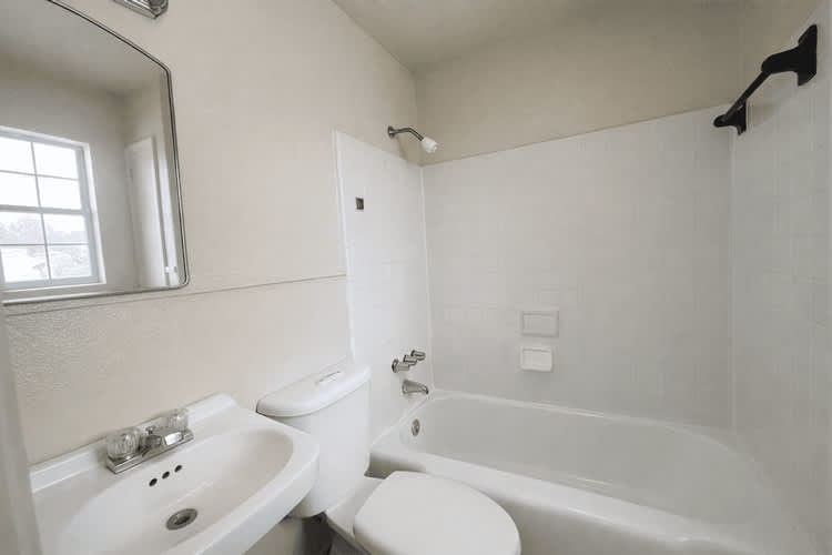 1511 W Woodlawn Ave – photo 5